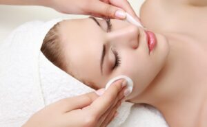 Deep Cleansing Facial with Extraction in Dubai