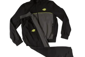 syna-world-logo-black-tracksuit