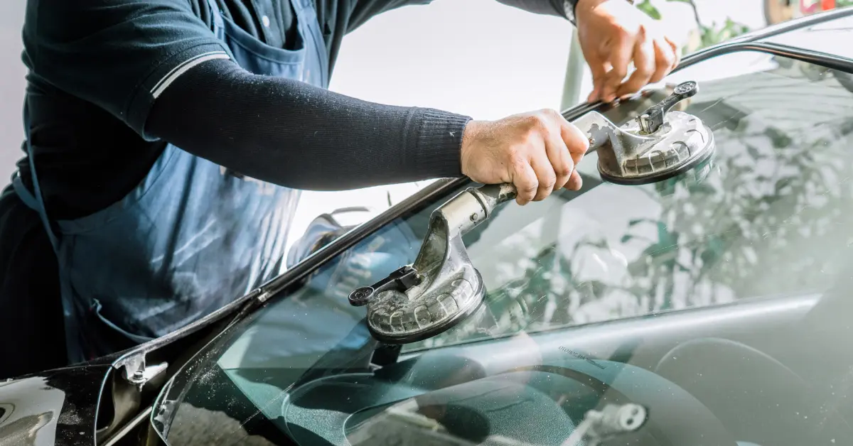 What’s the Best Way to Handle a Cracked Glass Repair?
