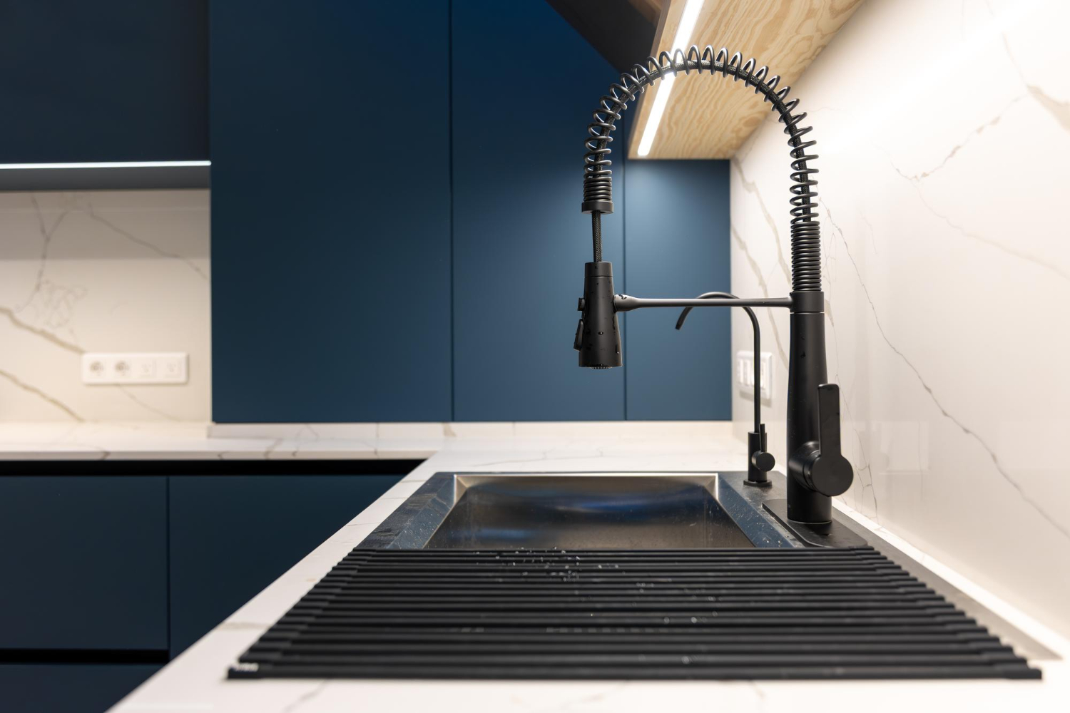 Stainless Steel Sink For Reliable Kitchen Cleaning Tasks