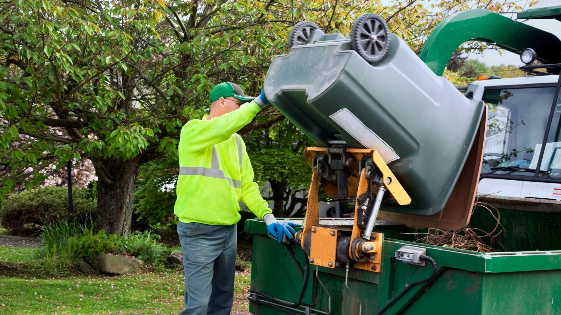 Yard Trash Removal in Coaldale to Keep Your Property Clean and Healthy