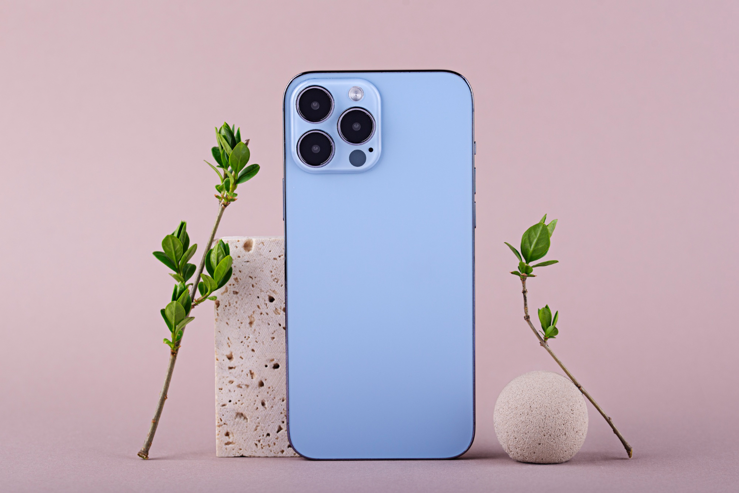 iPhone 14 Plus and Huawei Laptops for Sale: A Smart Buyer’s Guide 